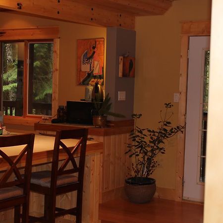 The Perch On Gabriola Bed & Breakfast エクステリア 写真