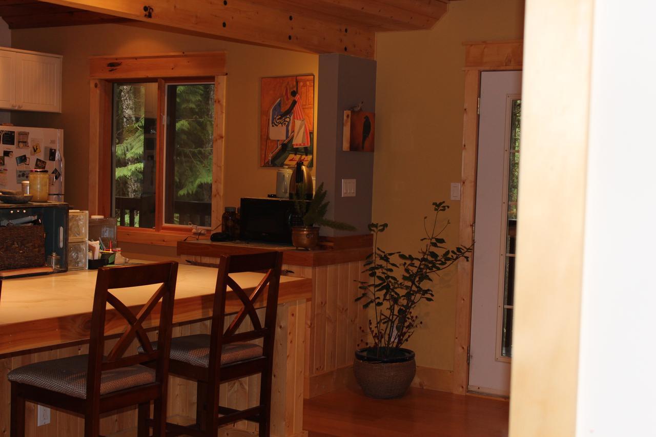 The Perch On Gabriola Bed & Breakfast エクステリア 写真